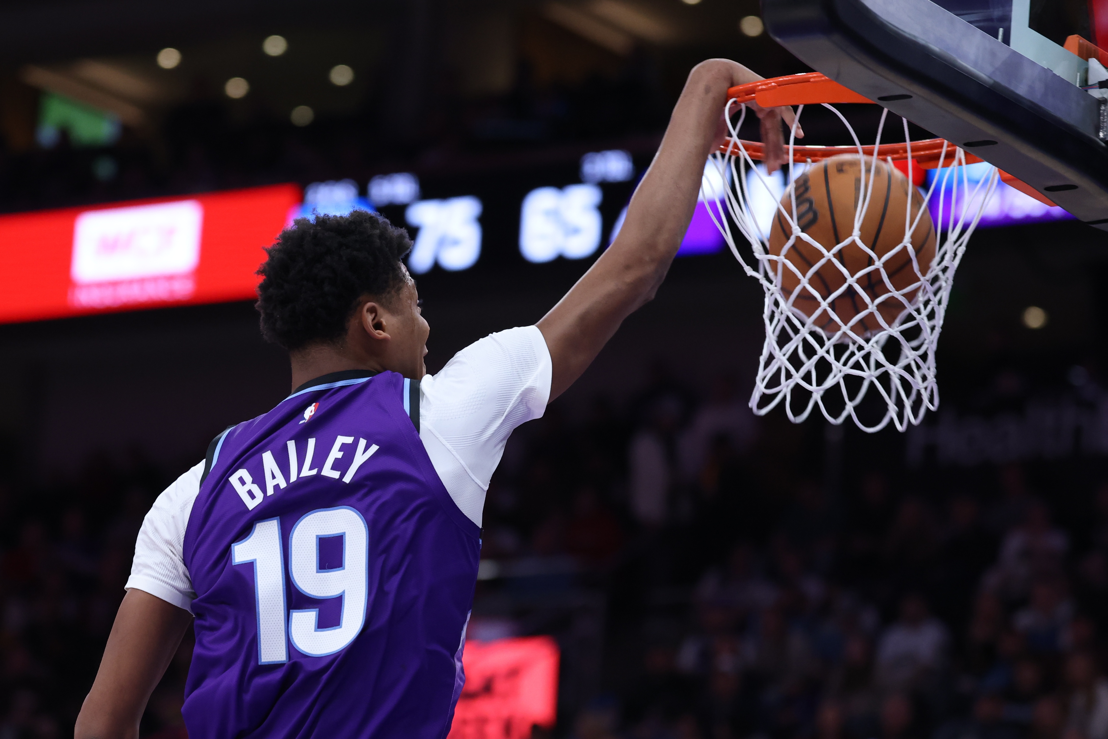 开云app-【菜鸟】贝利25分6板 弗拉格21分11板 科比·桑德斯11分&amp;三分4中3