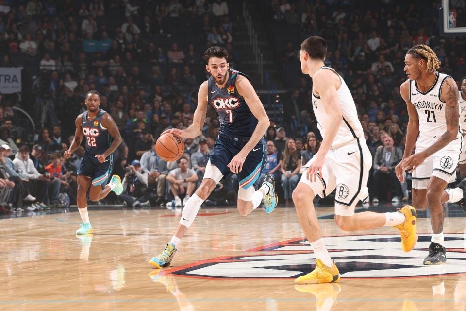 开云app-紧追联盟第一！SGA伤停雷霆爆发冲突大胜篮网 麦凯恩21分加盟新高